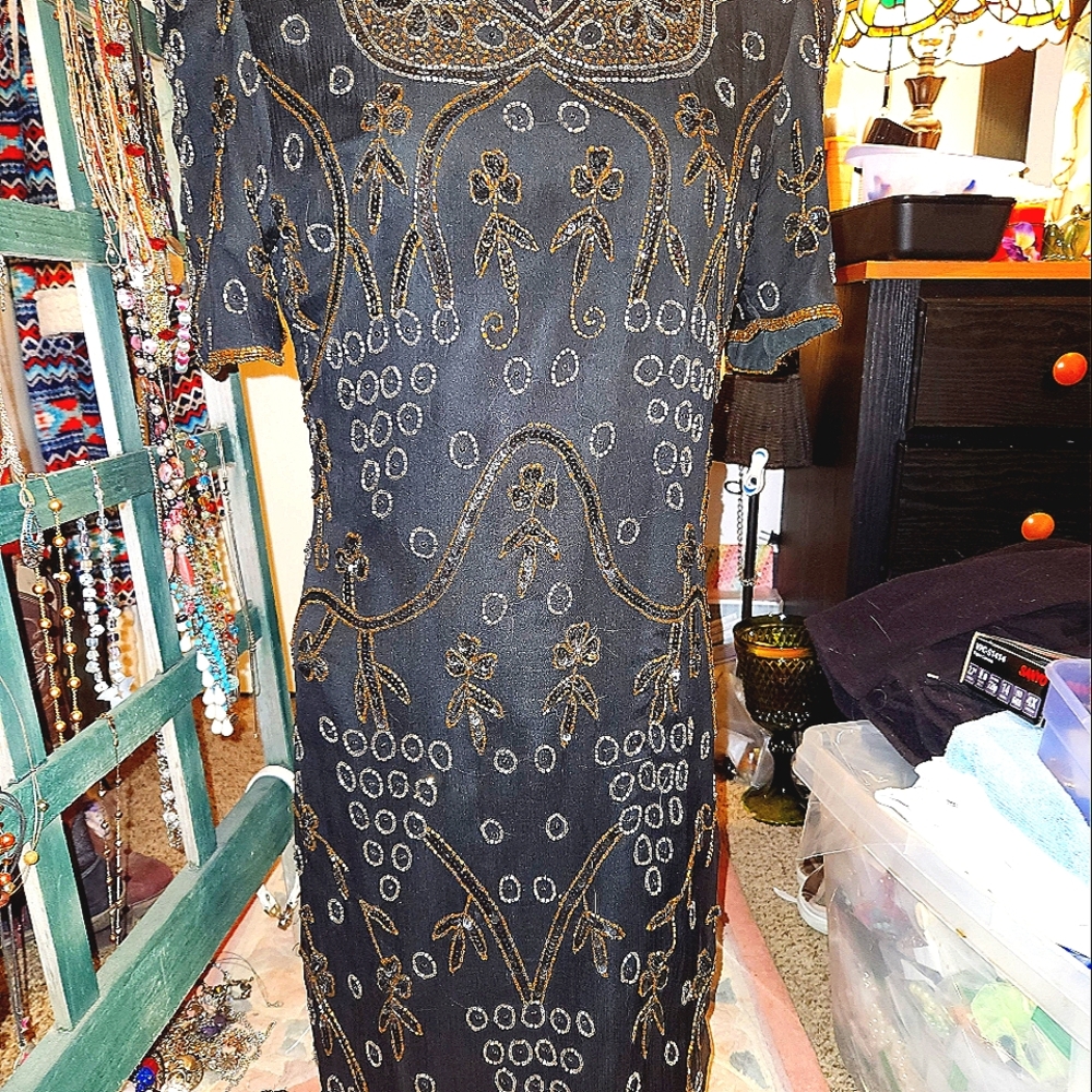 THIS DRESS FITS LIKE A SEXY GLOVE.GOLD & BLACK BEADS & SEQUINS ALL HAND SEWN IND